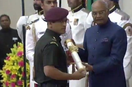 Dhoni receives Padma Bhushan from the President of India on April 2