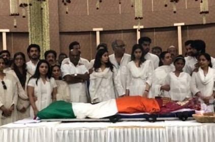 Maharashtra CM Devendra Fadnavis ordered Sridevi\'s state funeral