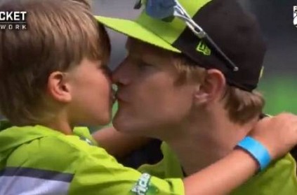 Shane Watson hands over cap to son in Big Bash League
