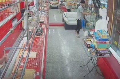 Watch - Bumbling robber gets stuck inside store in Thailand