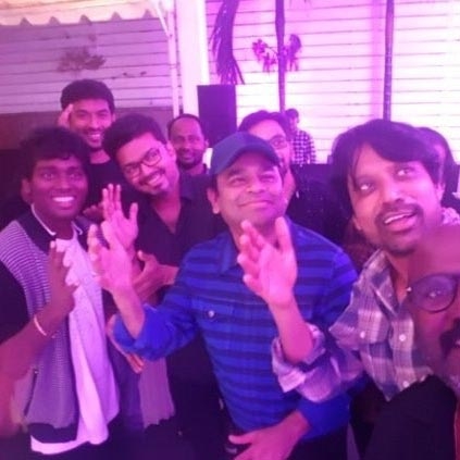 Lyricist Vivek thanks Vijay for hosting a success party