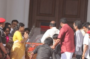 Karunanidhi death: Political leaders and Celebrities pay homage