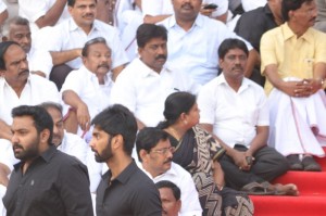 Karunanidhi death: Political leaders and Celebrities pay homage